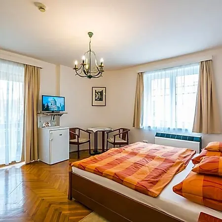 Szent Kristof Panzio 3* 에스테르곰